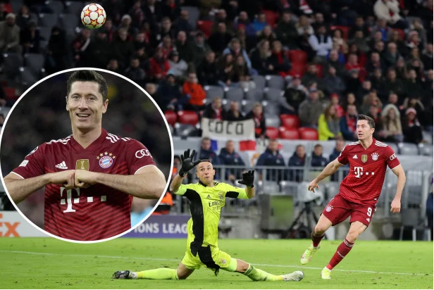 Lewandowski lập hat-trick trong lần ra sân thứ 100 ở Champions League