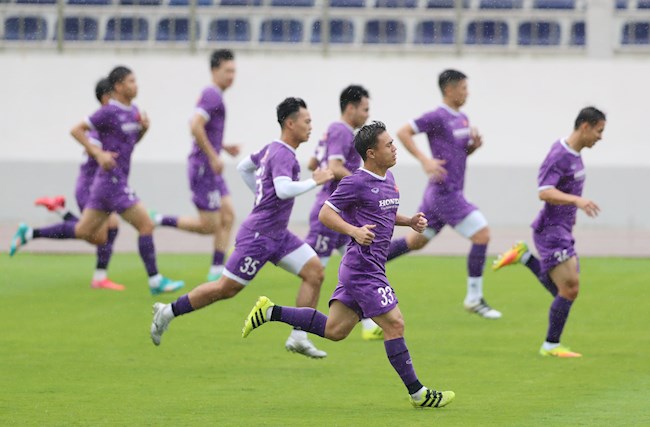 Tiền vệ Đỗ Hùng Dũng thể hiện khả năng chạy quãng ngắn khá ấn tượng. Ảnh: VFF Tiền vệ Đỗ Hùng Dũng thể hiện khả năng chạy quãng ngắn khá ấn tượng. Ảnh: VFF