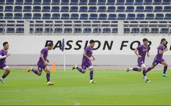 Tiền vệ Đỗ Hùng Dũng thể hiện khả năng chạy quãng ngắn khá ấn tượng. Ảnh: VFF Tiền vệ Đỗ Hùng Dũng thể hiện khả năng chạy quãng ngắn khá ấn tượng. Ảnh: VFF