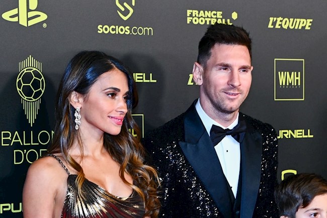 Messi đưa vợ con đi nhận Quả bóng vàng 2021