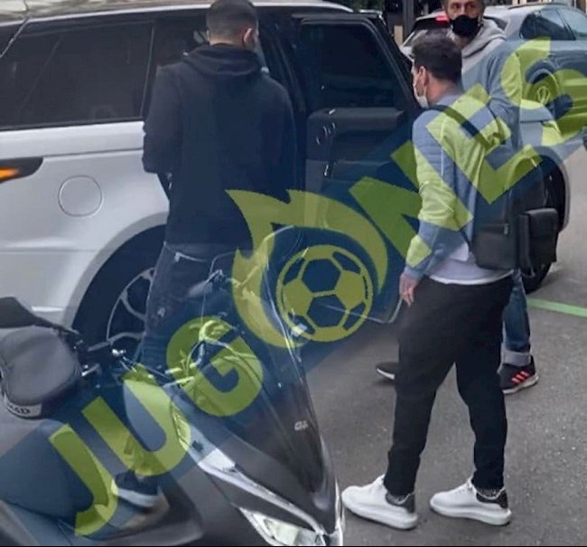 Lionel Messi trở lại Tây Ban Nha