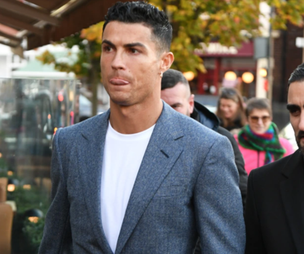 Ronaldo khao cả đội MU ăn tối
