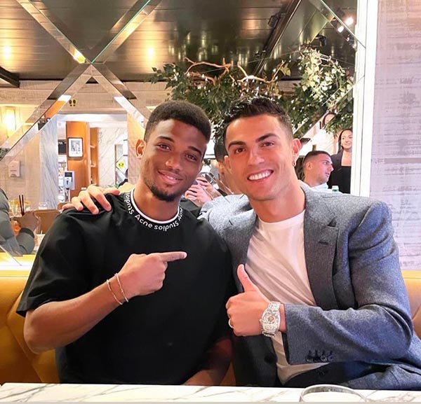 Ronaldo khao cả đội MU ăn tối