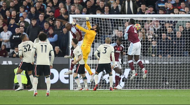 Alisson phản lưới nhà Alisson phản lưới nhà