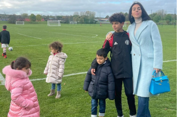 Georgina Rodriguez và tình yêu với các con của CR7