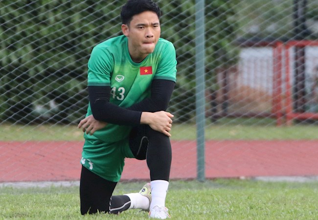 VIDEO: Nguyên Mạnh cản phá thành công quả penalty của Thái Lan