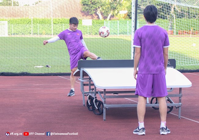 Quang Hải và Tuấn Anh thư giãn với môn tedball Quang Hải và Tuấn Anh thư giãn với môn tedball