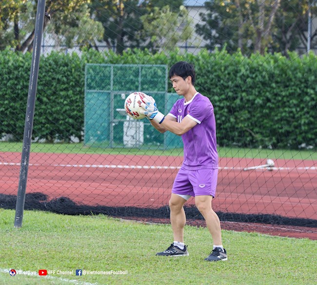 Công Phượng thử làm thủ môn Công Phượng thử làm thủ môn