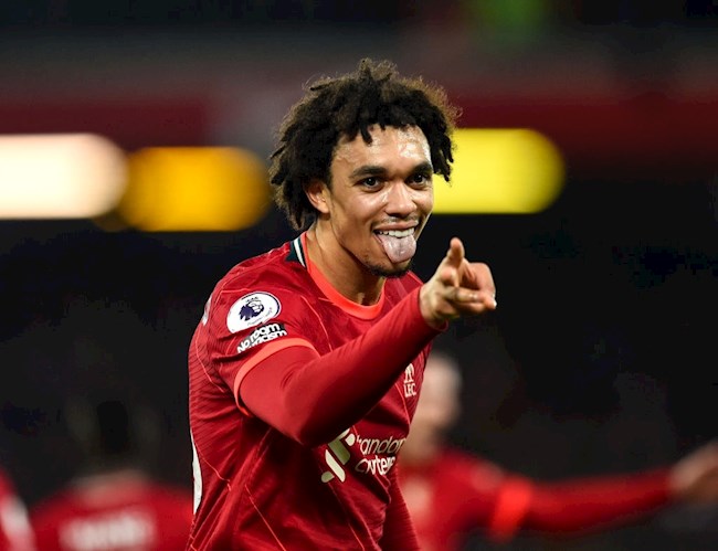 Alexander-Arnold xát muối vào nỗi đau của Man City