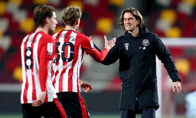 Đề nghị hoãn tất cả các trận đấu ở vòng 18 Premier League