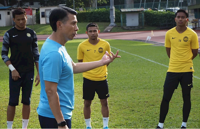 HLV Tan Cheng Hoe dặn dò các học trò trước thềm trận cầu sinh tử với Indonesia.