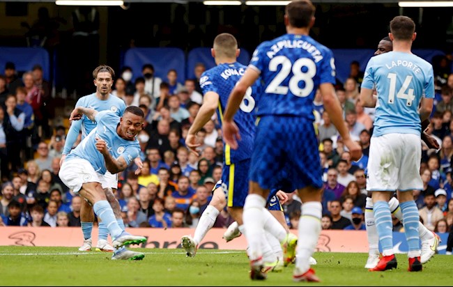 Man City đang hơn Chelsea 4 điểm