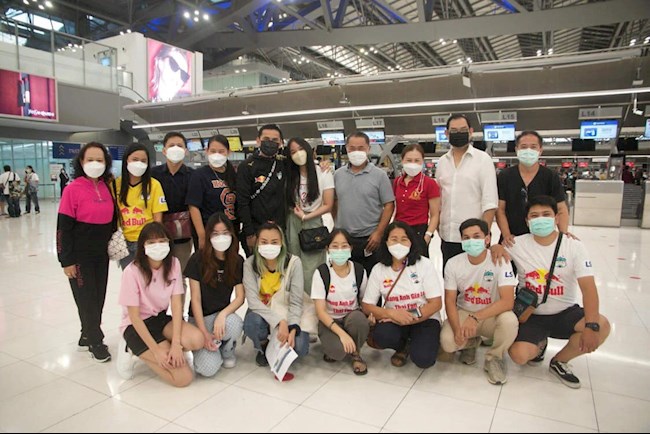 Kiatisuk bùi ngùi chia tay vợ con trong ngày trở lại HAGL Kiatisuk bùi ngùi chia tay vợ con trong ngày trở lại HAGL