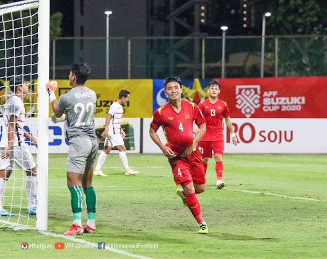 Bùi Tiến Dũng khoe tin mừng sau khi trở về từ AFF Cup 2020