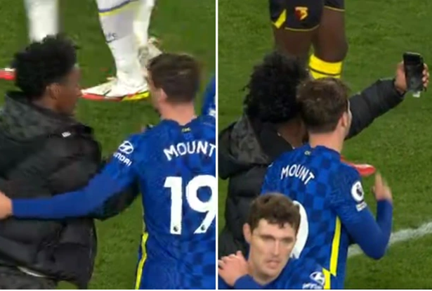 Fan hâm mộ may mắn được chụp hình với Mason Mount Fan hâm mộ may mắn được chụp hình với Mason Mount