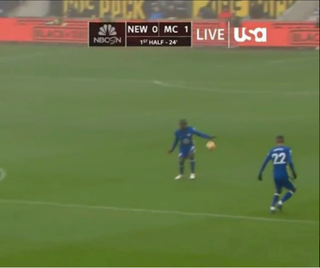 Kante thoát thẻ đỏ trước Wolves