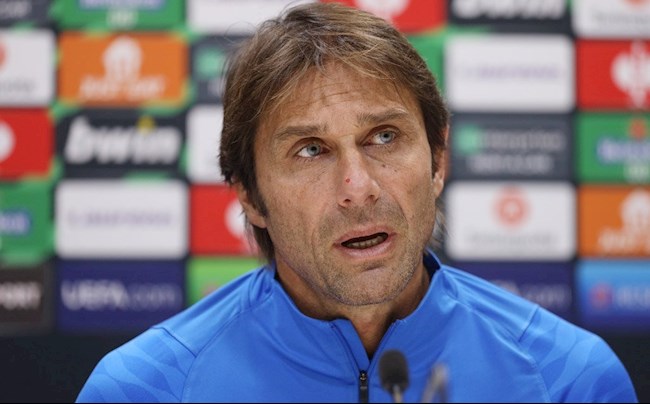 Conte bảo vệ trọng tài trước chỉ trích của Klopp