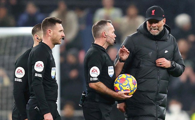 Mắng trọng tài, HLV Klopp vẫn thoát khỏi án phạt
