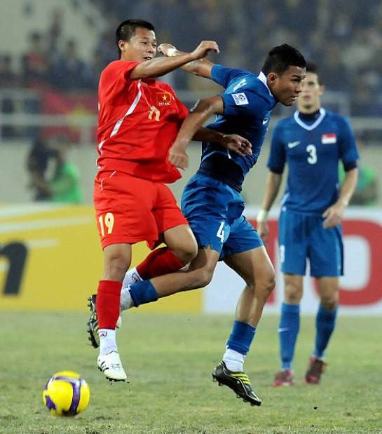 Việt Nam để thua trước Thái Lan ở bán kết AFF Cup 2007
