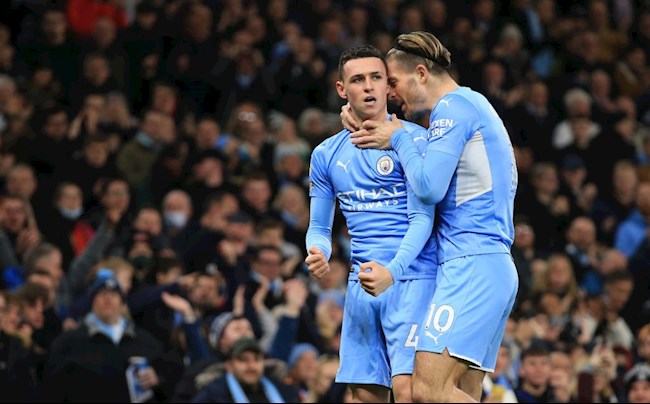 Grealish và Foden nhận cảnh báo vì thói ăn chơi