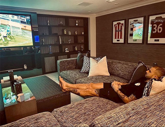 2 sao Man City dẫn đầu Ngoại hạng Anh về… hóa đơn tiền điện