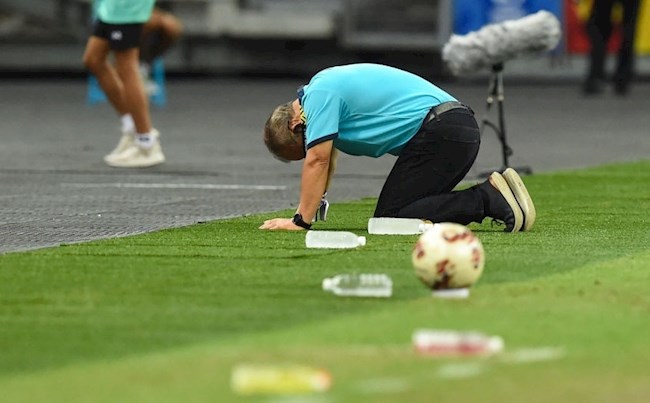 Chùm ảnh: HLV Park đổ gục sau trận thua Thái