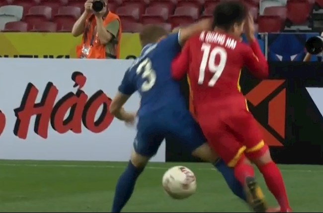 Quang Hai ăn củi trỏ