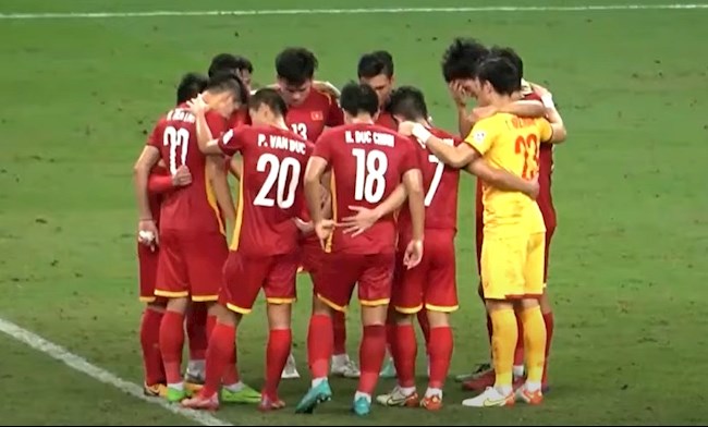 Khoảnh khắc xúc động của ĐT Việt Nam sau trận thua Thái Lan