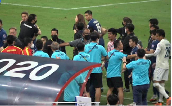 Tuyển Thái Lan và Việt Nam xảy ra xô xát sau trận đấu