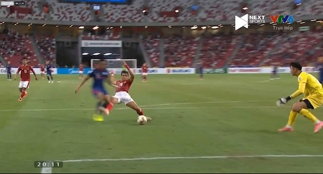 Trọng tài tiếp tục gây tranh cãi ở bán kết AFF Cup