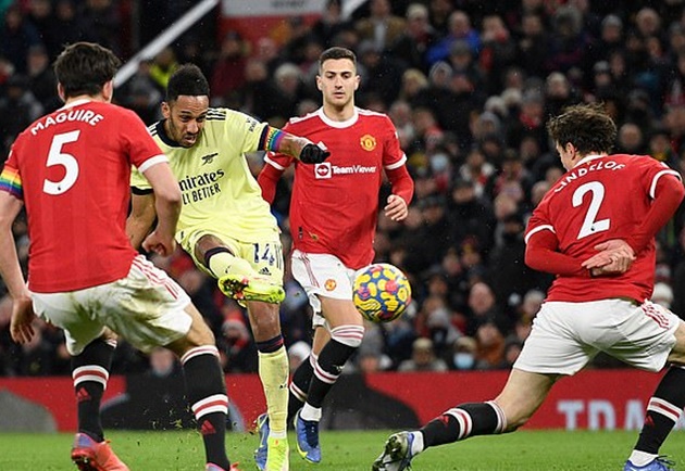 Henry chỉ trích Arteta vì rút Aubameyang khỏi sân