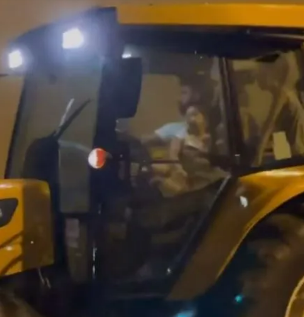 Màn ăn mừng gây sốc của Diego Costa