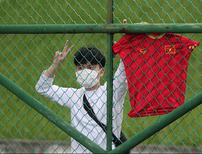 ĐT Việt Nam đón “vị khách đặc biệt” trong buổi tập trước ngày ra quân