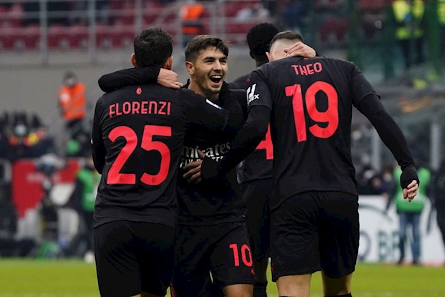 AC Milan giải quyết trận đấu ngay trong hiệp 1