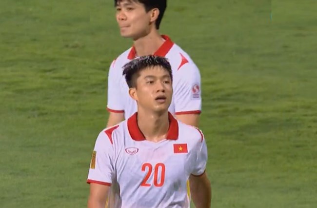 VIDEO: Phan Văn Đức "thông nòng" trở lại với pha đánh đầu vào lưới ĐT Lào