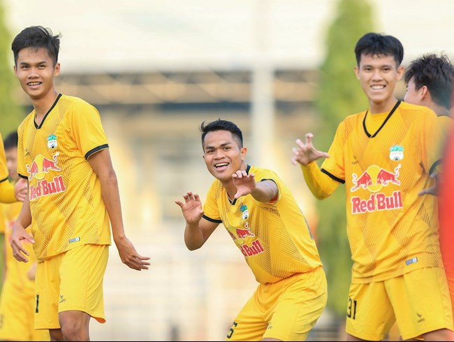 Rộ tin Dụng Quang Nho cập bến tân binh V.League 2025/26