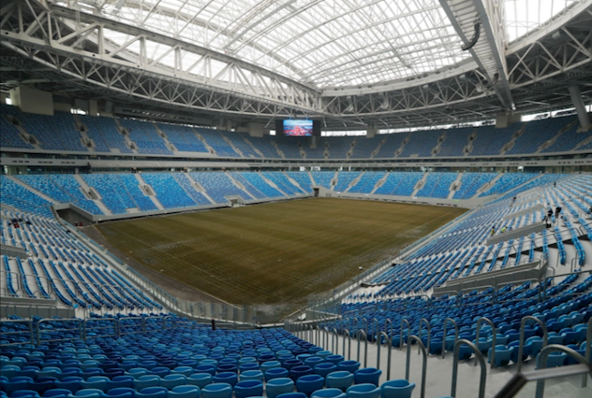 Hệ thống sưởi giúp các cầu thủ thi đấu trên nền nhiệt 20 độ C