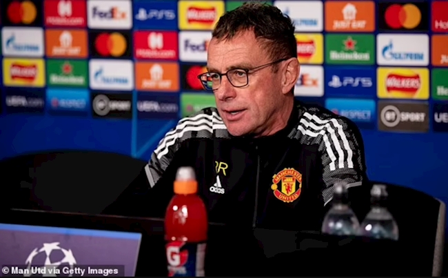 HLV Rangnick đang gặp cơn khủng hoảng thừa