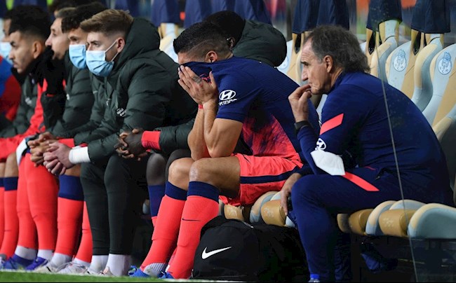 Luis Suarez khóc nức nở ở trận chung kết giữa Atletico và Porto