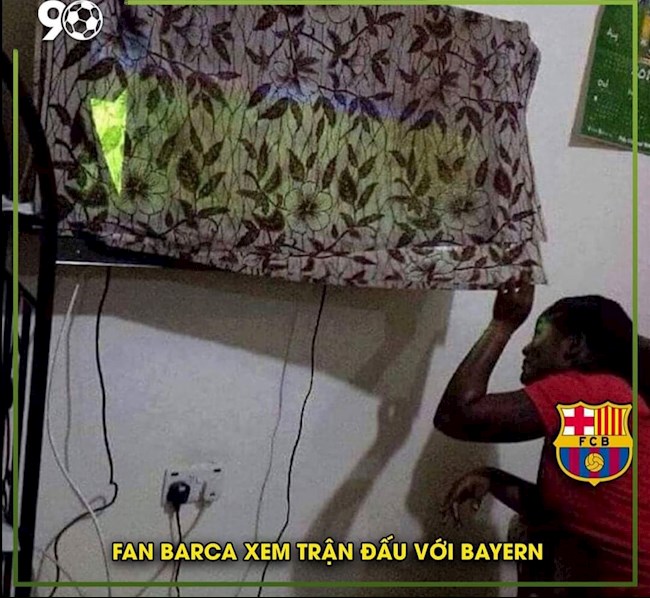 Cách mà các fan Barca theo dõi trận đấu với Bayern Munich Cách mà các fan Barca theo dõi trận đấu với Bayern Munich