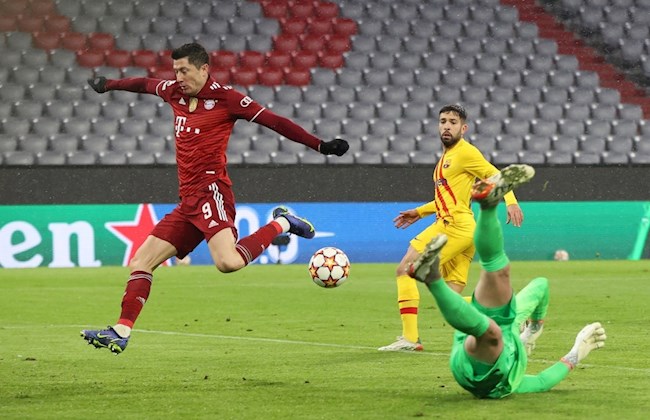 Trong hiệp 1, Lewandowski đã có một pha bỏ lỡ đáng tiếc Trong hiệp 1, Lewandowski đã có một pha bỏ lỡ đáng tiếc