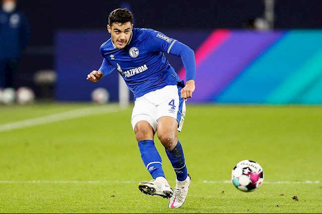 Sau Ben Davies, Liverpool chuẩn bị đón thêm 1 trung vệ tới Anfield