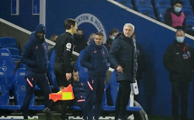 HLV Jose Mourinho lập kỷ lục xấu hổ sau trận thua Brighton hình ảnh
