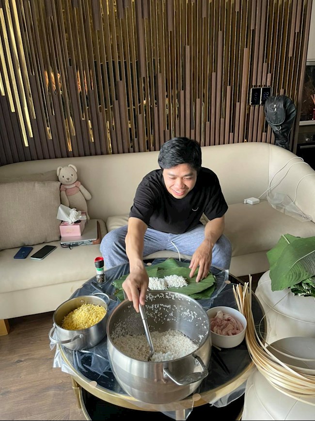 Mẹ Công Phượng nghẹn ngào vì không thể ăn Tết cùng con trai hình ảnh Mẹ Công Phượng nghẹn ngào vì không thể ăn Tết cùng con trai hình ảnh