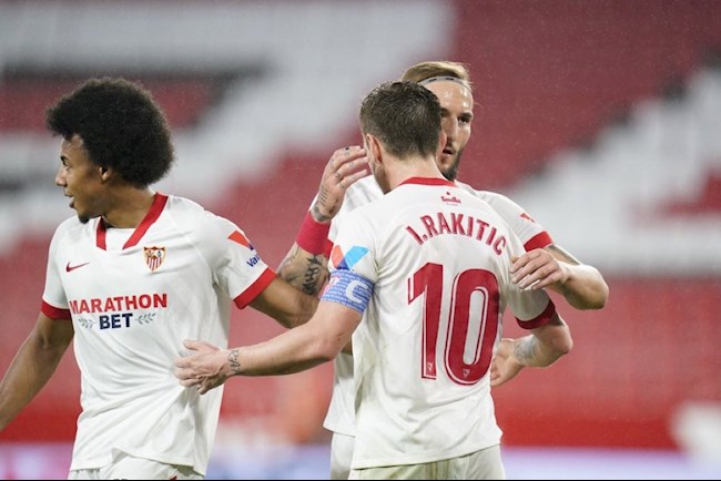 Rakitic làm tung lưới đội bóng cũ để ấn định tỷ số Rakitic làm tung lưới đội bóng cũ để ấn định tỷ số