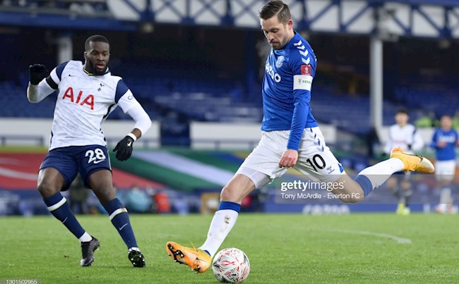 Gylfi Sigurdsson vui vẻ sau khi hạ sát đội bóng cũ Tottenham hình ảnh