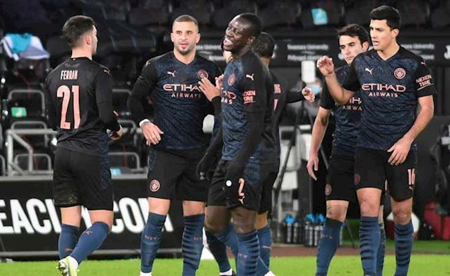 Kyle Walker thừa nhận ăn may trong trận thắng Swansea hình ảnh Kyle Walker thừa nhận ăn may trong trận thắng Swansea hình ảnh