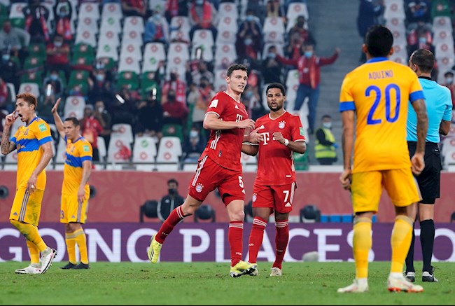 Nhờ VAR mà Pavard (số 5) đã mang về được bàn thắng mở tỷ số cho Bayern Munich