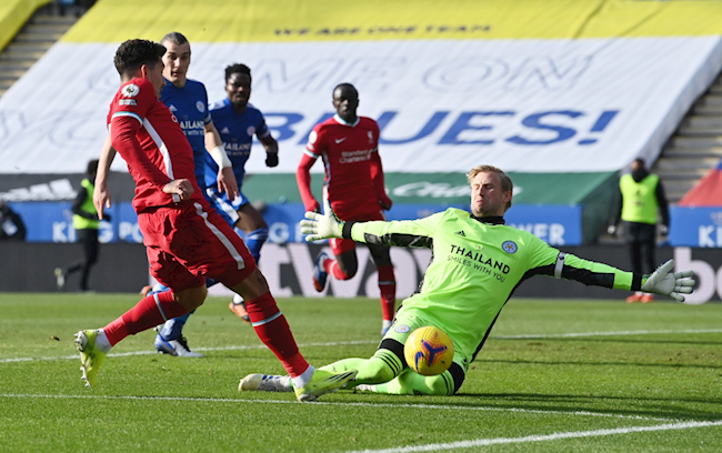 Trong hiệp 1, thủ môn Schmeichel đã có một pha cứu thua xuất thần cho Leicester