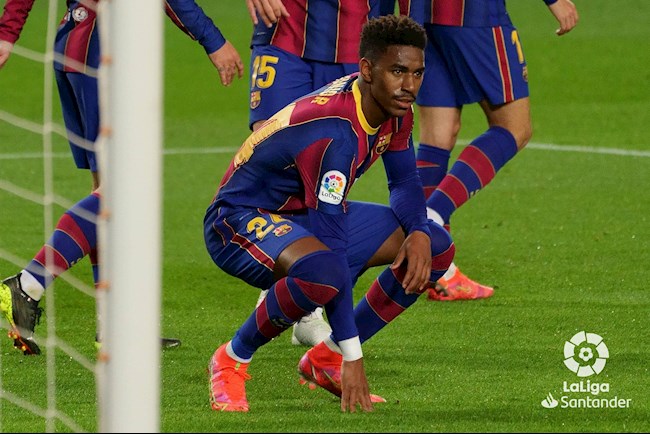 Junior Firpo là cầu thủ ấn định tỷ số của trận đấu